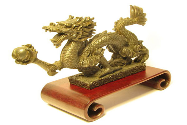 Tượng rồng để bàn giám đốc